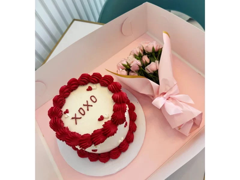 Valentine Cake + Bouquet Combo