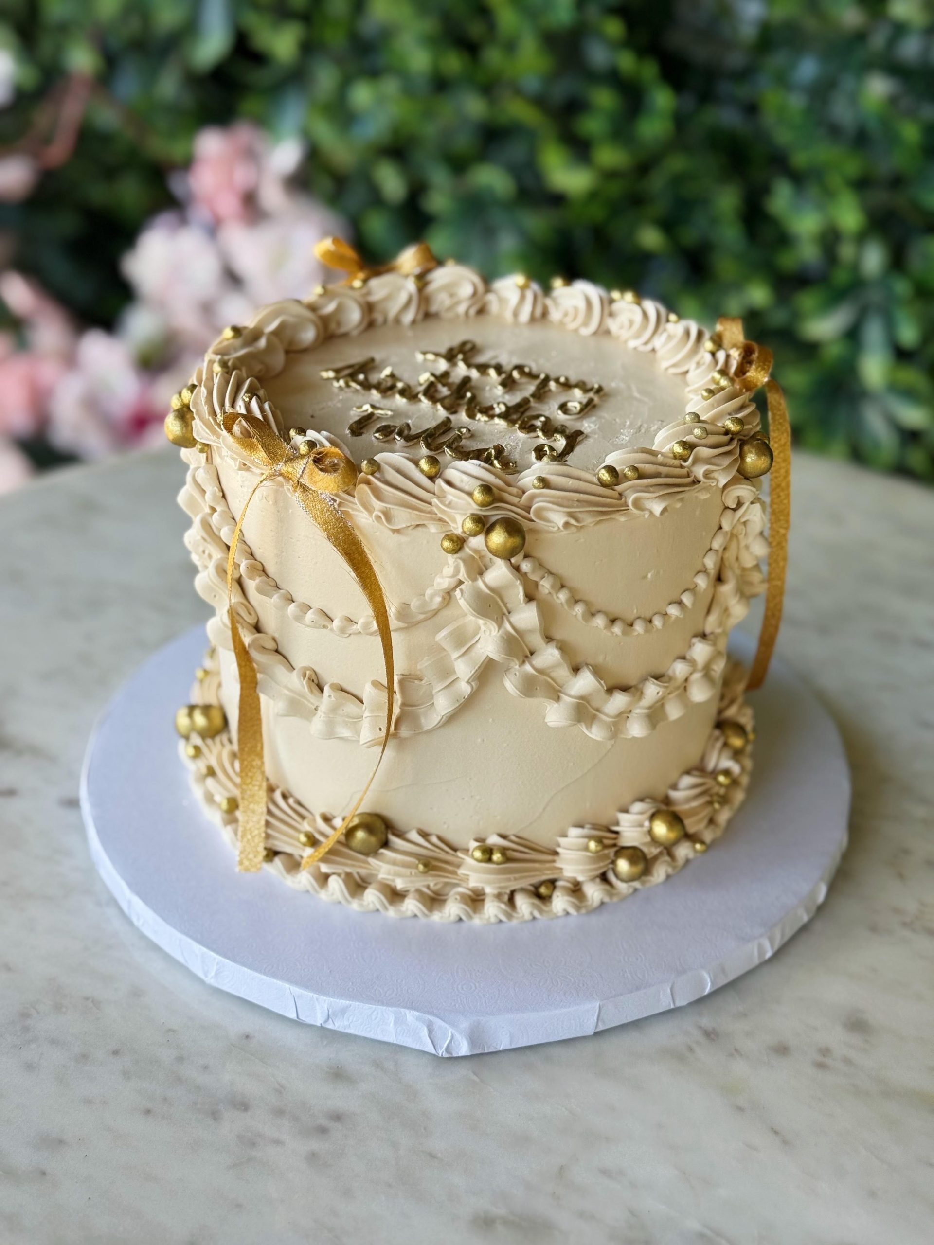 Neutral Vintage Cake